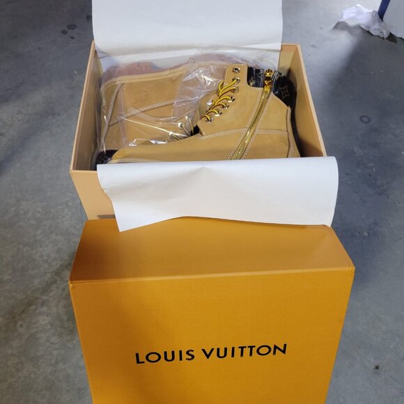 louis viton vs timbaland size 9,5 mens boots - Picture 6 of 11